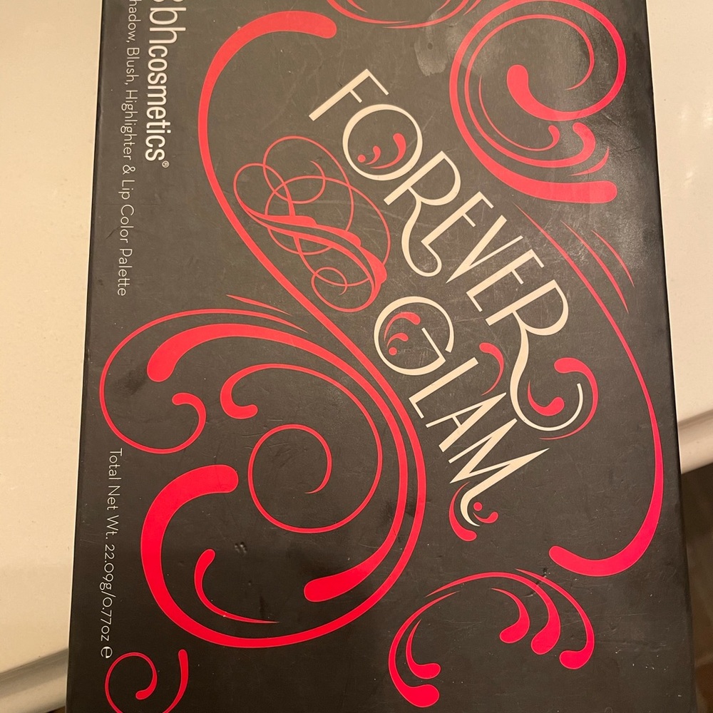 Set eyeshadows, blush and lipstick